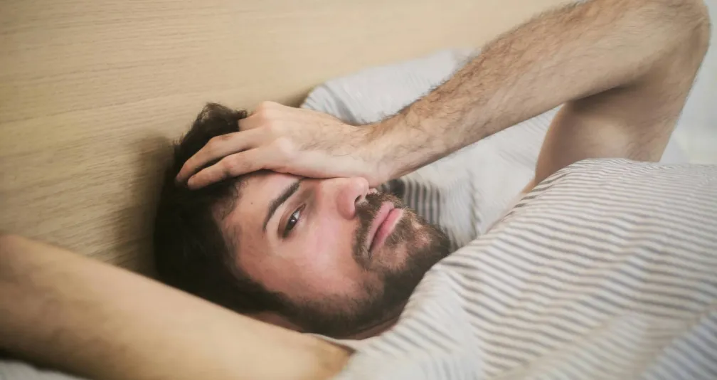 ماذا يحدث لجسمك عند النوم أقل من 6 ساعات؟