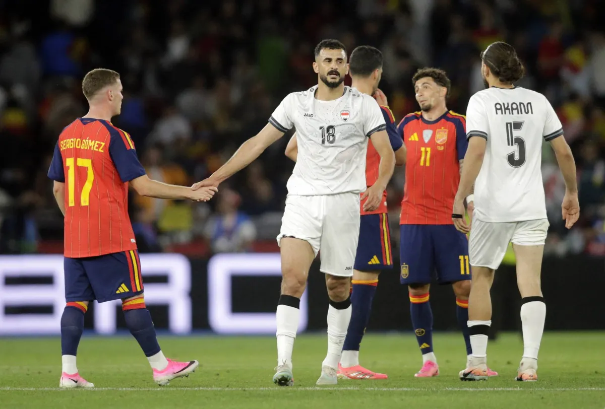 أيمن حسين في مطار شيكاغو قبل كأس العالم 2026