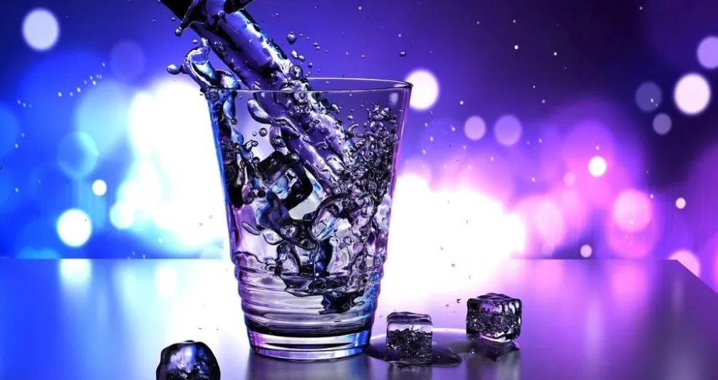 ما أضرار شرب الماء البارد؟