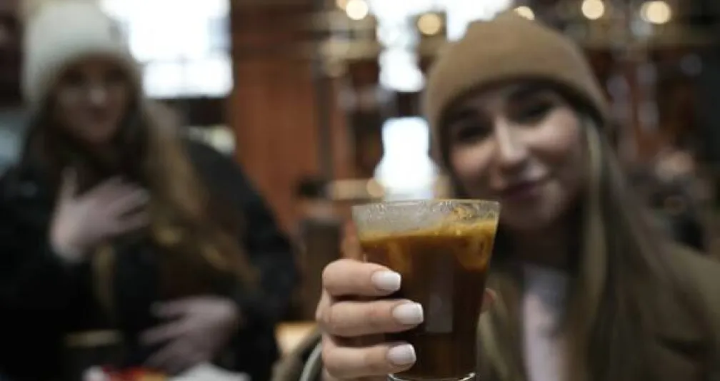 قبل الإفطار أم بعده... متى تشرب قهوتك الصباحية؟