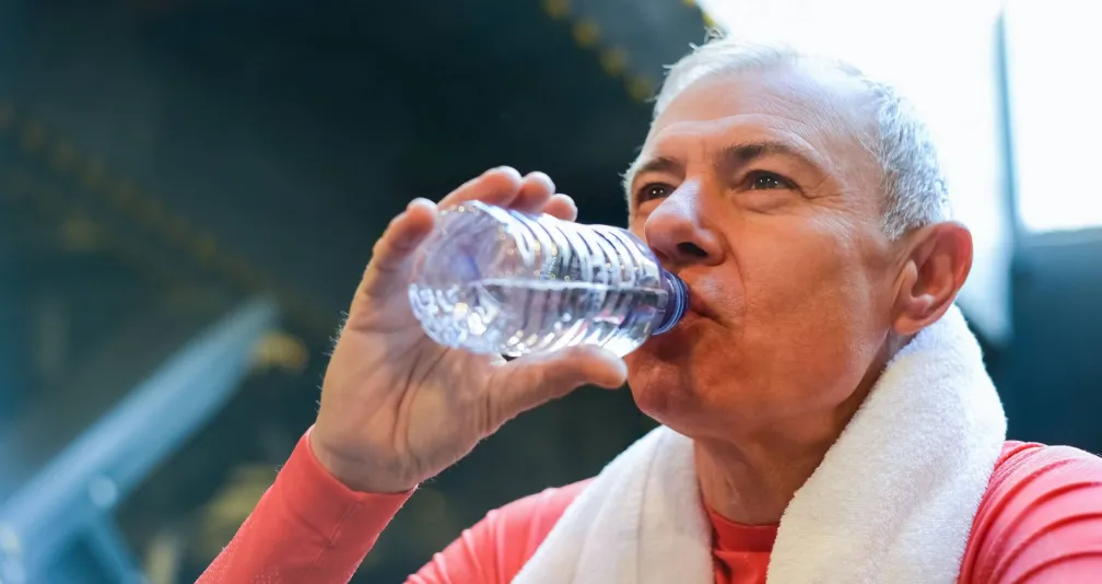 هل تشرب الماء بالطريقة الصحيحة؟ 8 أخطاء يجب تجنبها