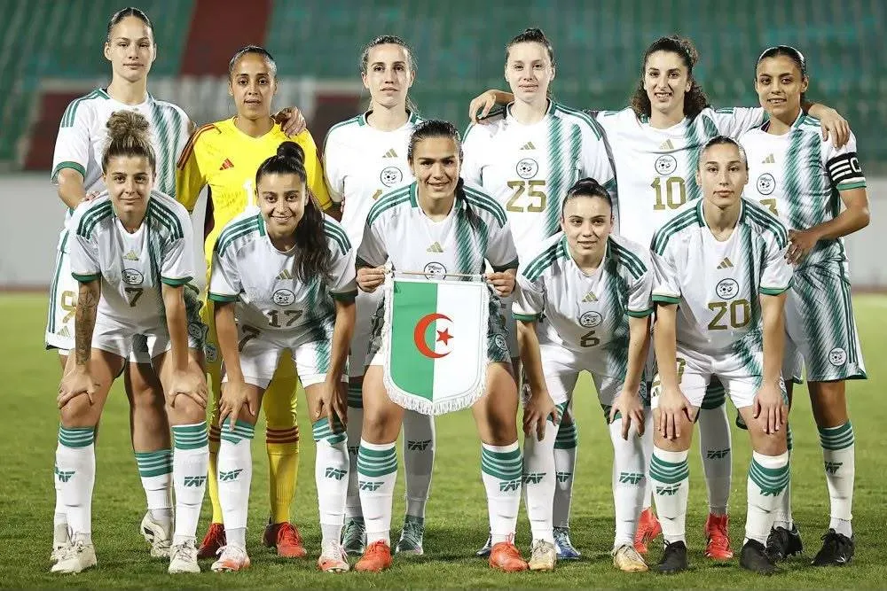 المنتخب الجزائري النسائي يحتفل بتأهله التاريخي لكأس العالم