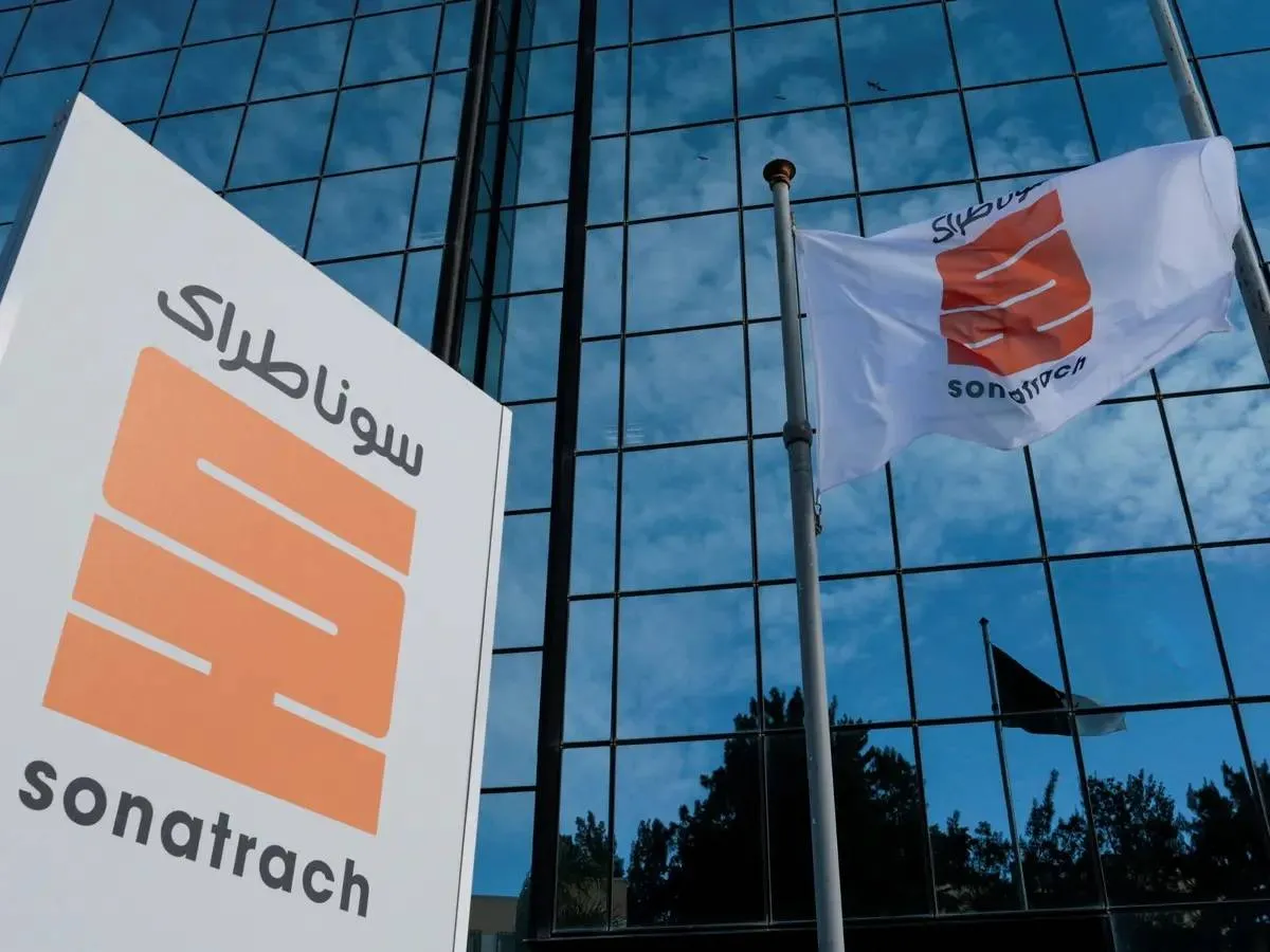 الجزائر تسلم النيجر أولى شحنات وقود الطائرات