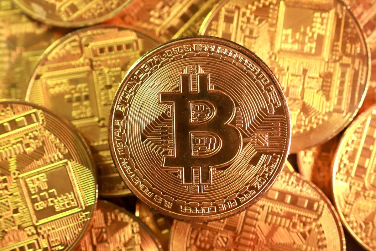 «بتكوين» يقفز 11 % في يومين بدعم من تحرك ترمب لإقرار قانون تنظيم العملات المشفرة