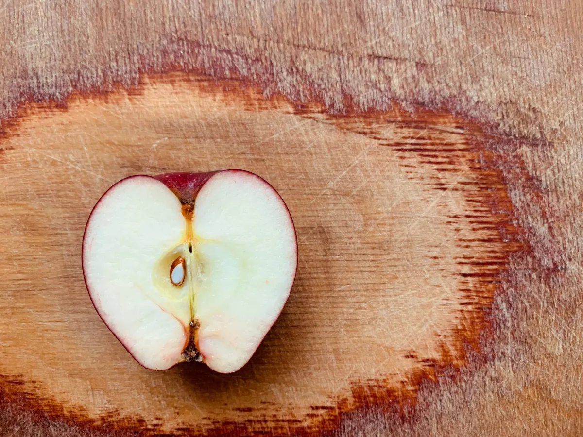 بذور التفاح... 4 مخاطر صحية محتملة تجب معرفتها