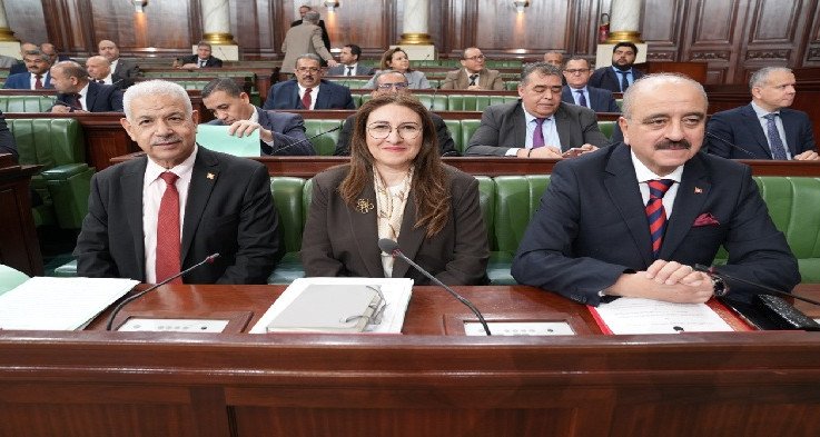 انطلاق أشغال الجلسة العامة البرلمان بحضور وزراء المالية والخارجية والتجارة بحضور وزراء المالية والخارجية والتجارة: انطلاق أشغال الجلسة العامة في البرلمان