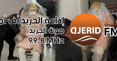 شاهدوا: امرأة تلتف بكيس بلاستيكي غريب بعد خروجها من المستشفى بعد الولادة! صينية تلتف بكيس بلاستيك كبير أثناء خروجها من المستشفى بعد الولادة والسبب غريب