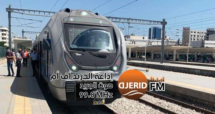وزير النقل يعطي إشارة انطلاق الخط  د  من القطار السريع الرابط بين العاصمة و