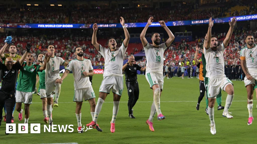المنتخب الجزائري يحتفل بالتأهل إلى دور الـ32 في كأس العالم 2026