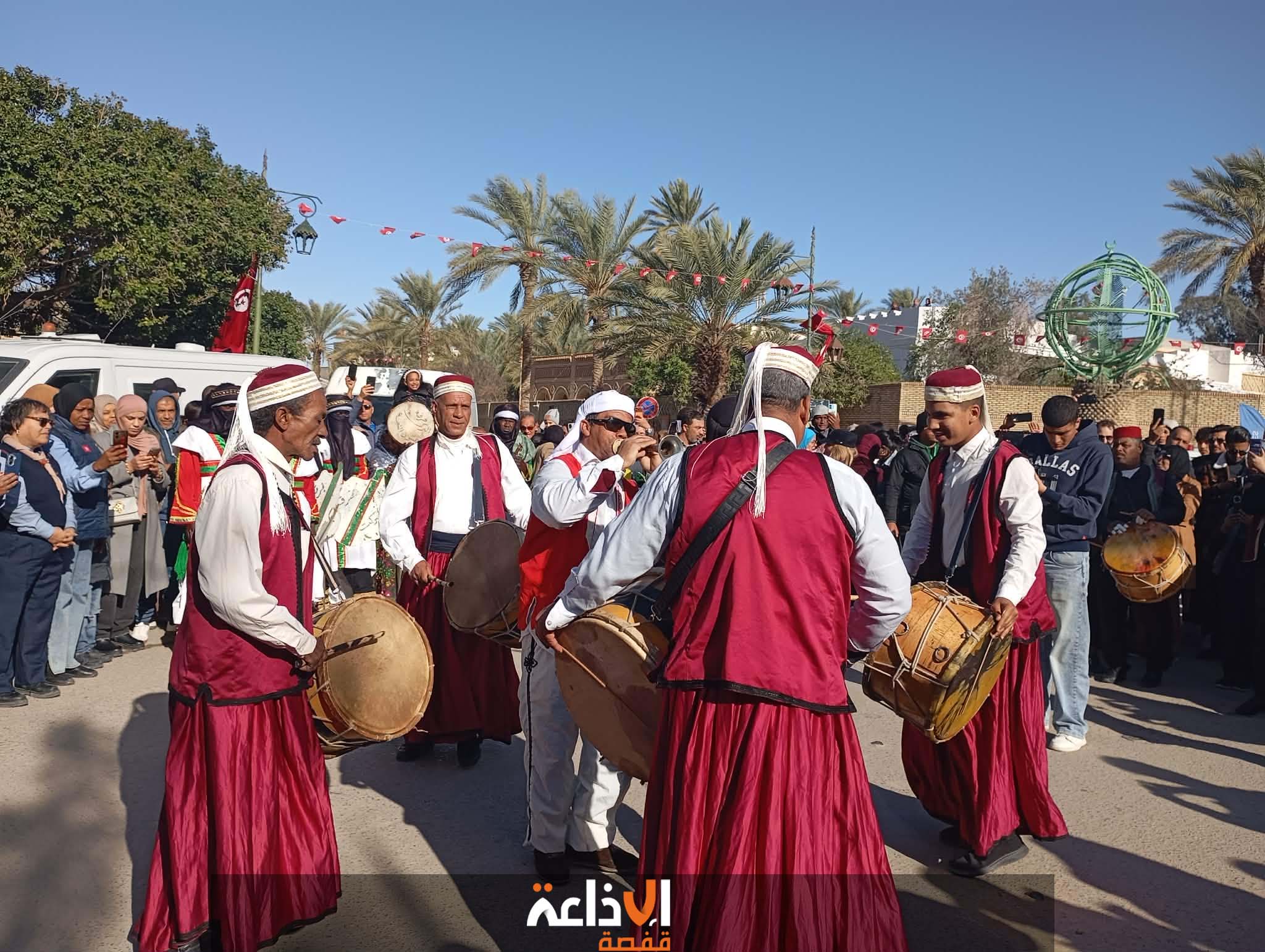 توزر: تنشيط المدينة بكرنفالات احتفالية في افتتاح الدورة 46 من المهرجان الدولي للواحات توزر: تنشيط المدينة بكرنفالات احتفالية في افتتاح الدورة 46 من المهرجان الدولي للواحات