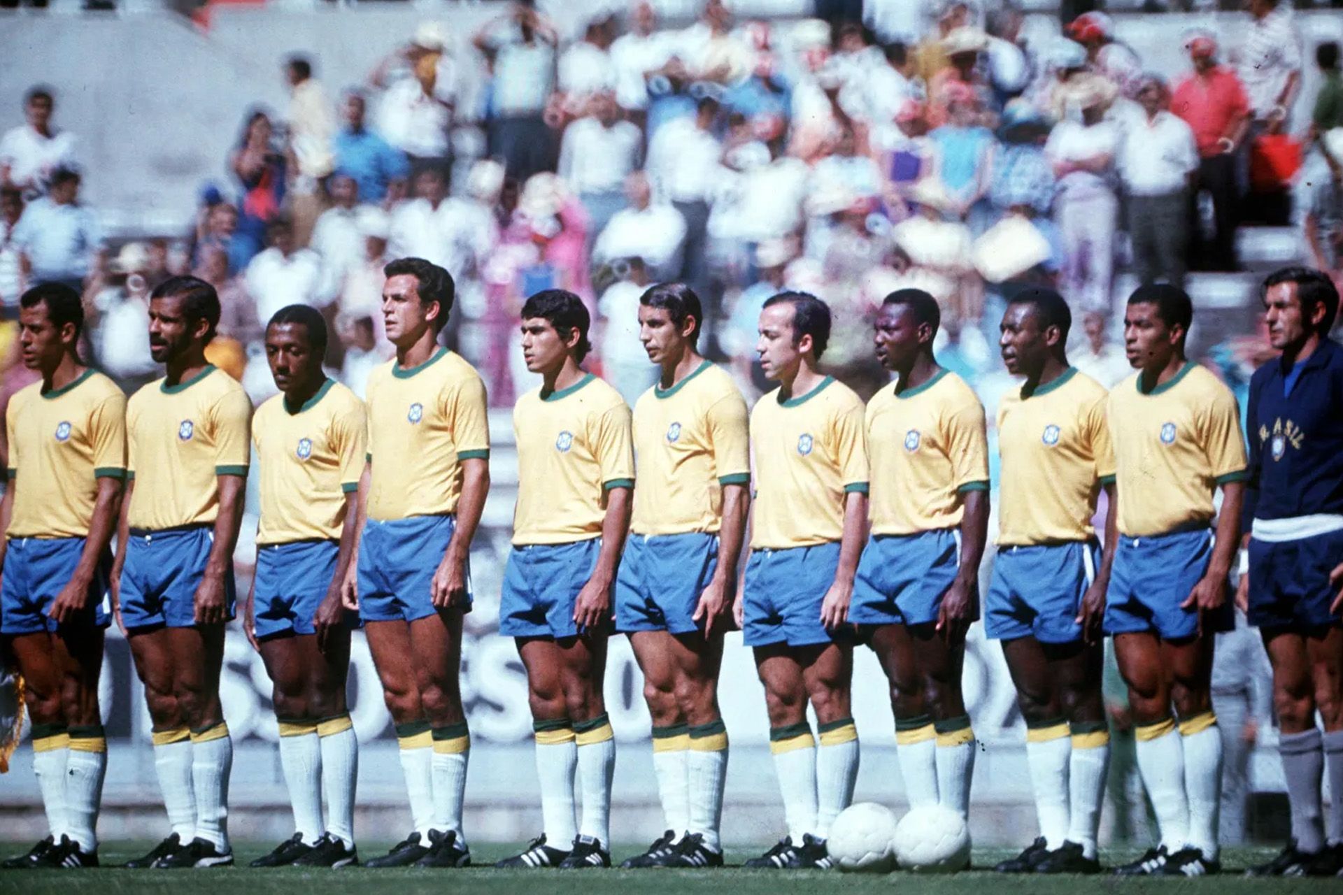 توستاو نجم البرازيل يبكي بعد الفوز بكأس العالم 1970