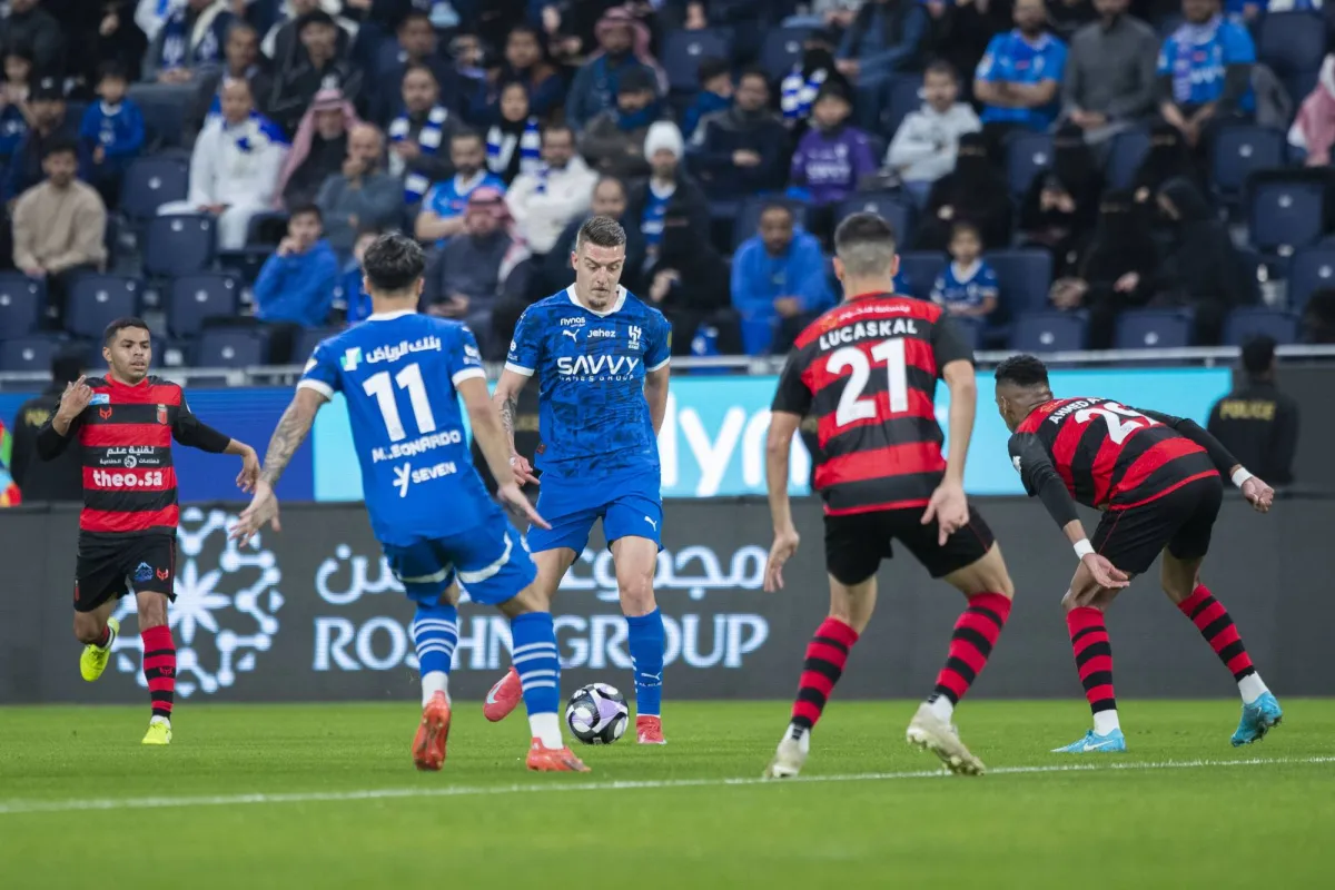 لماذا غضب الهلال فجأة ضد الحكام وإيمينالو؟ لماذا غضب الهلال فجأة ضد الحكام وإيمينالو؟