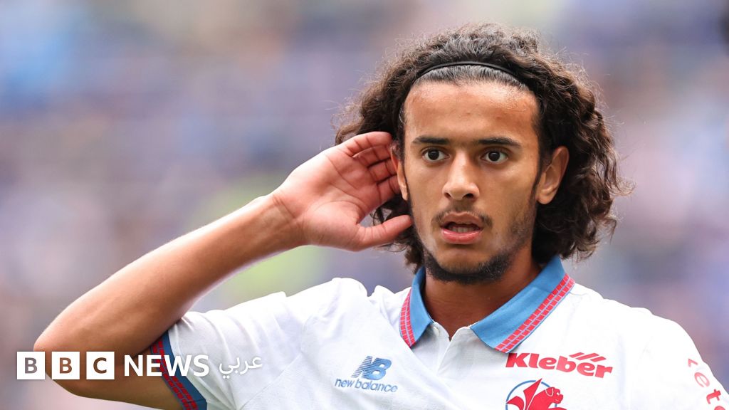 أيوب بوعدي يحتفل مع المنتخب المغربي في كأس العالم