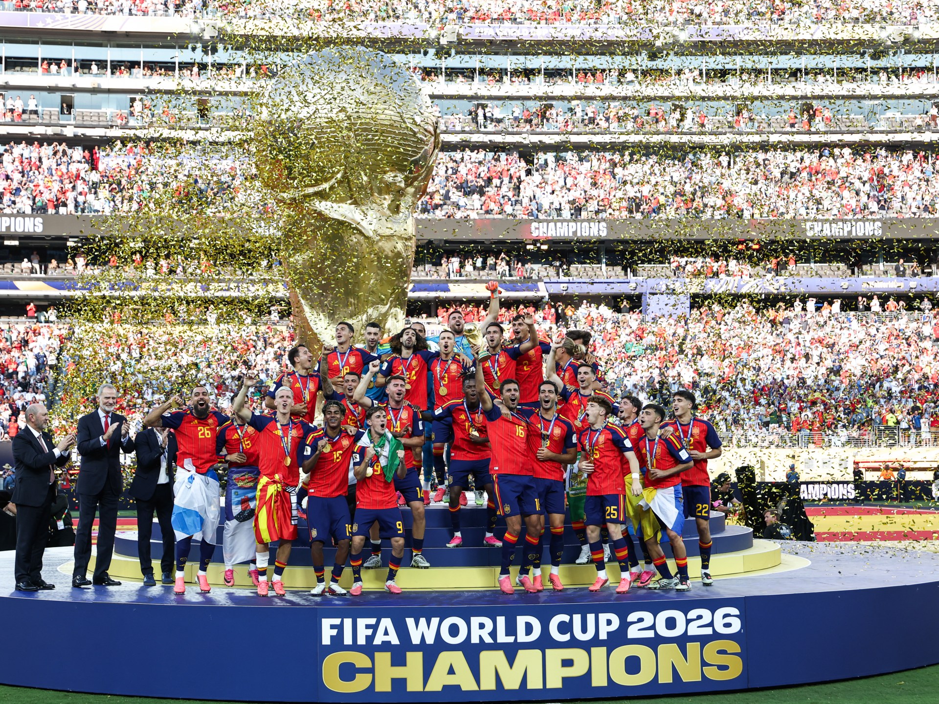 كأس العالم 2026: بين الأرقام القياسية والجدل المثير حول التوسعة والتقنية جماهير كأس العالم 2026 تحتج على قرارات VAR خلال المباريات