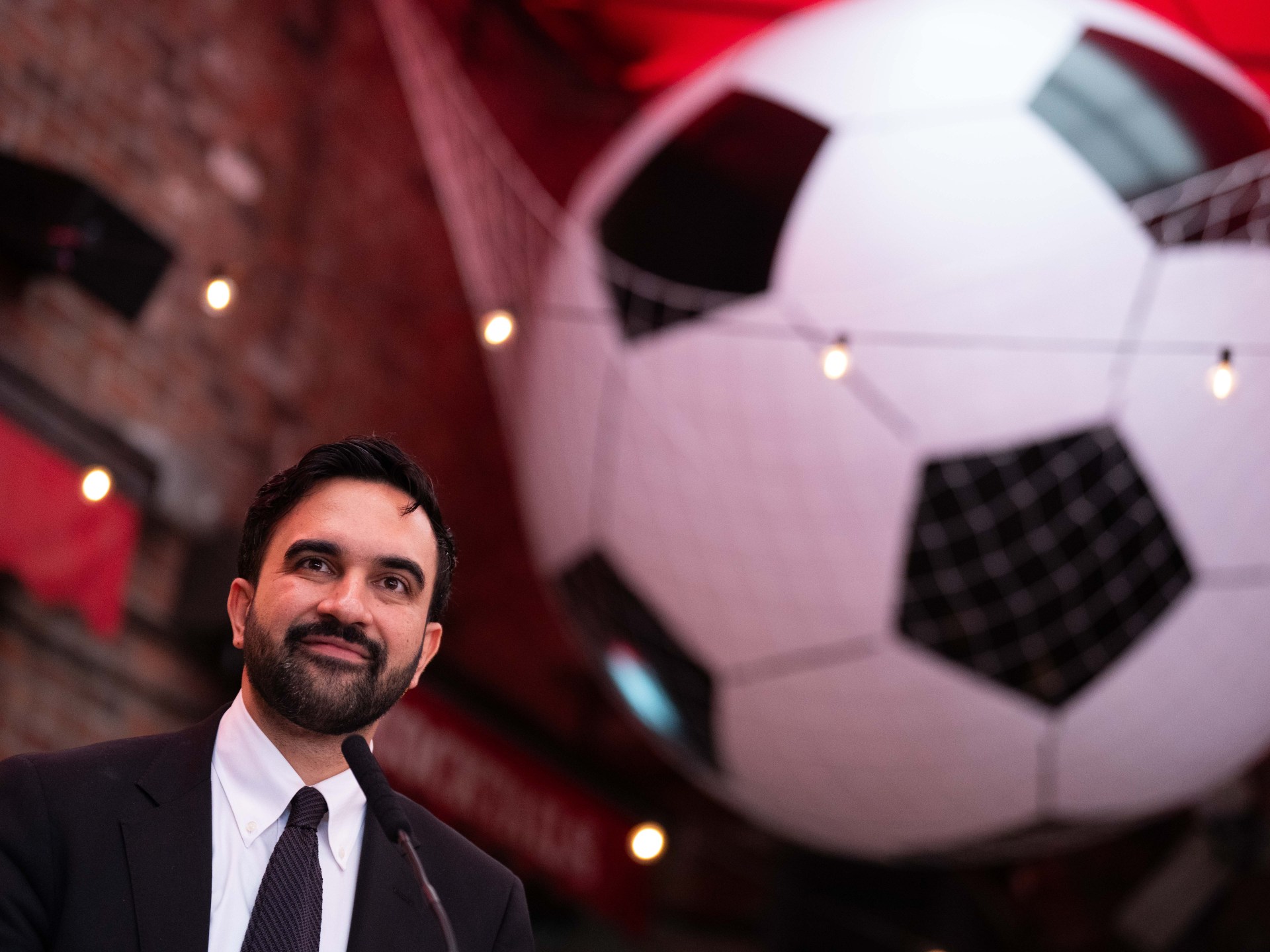 عمدة نيويورك يتوقع فوز المغرب بكأس العالم 2026