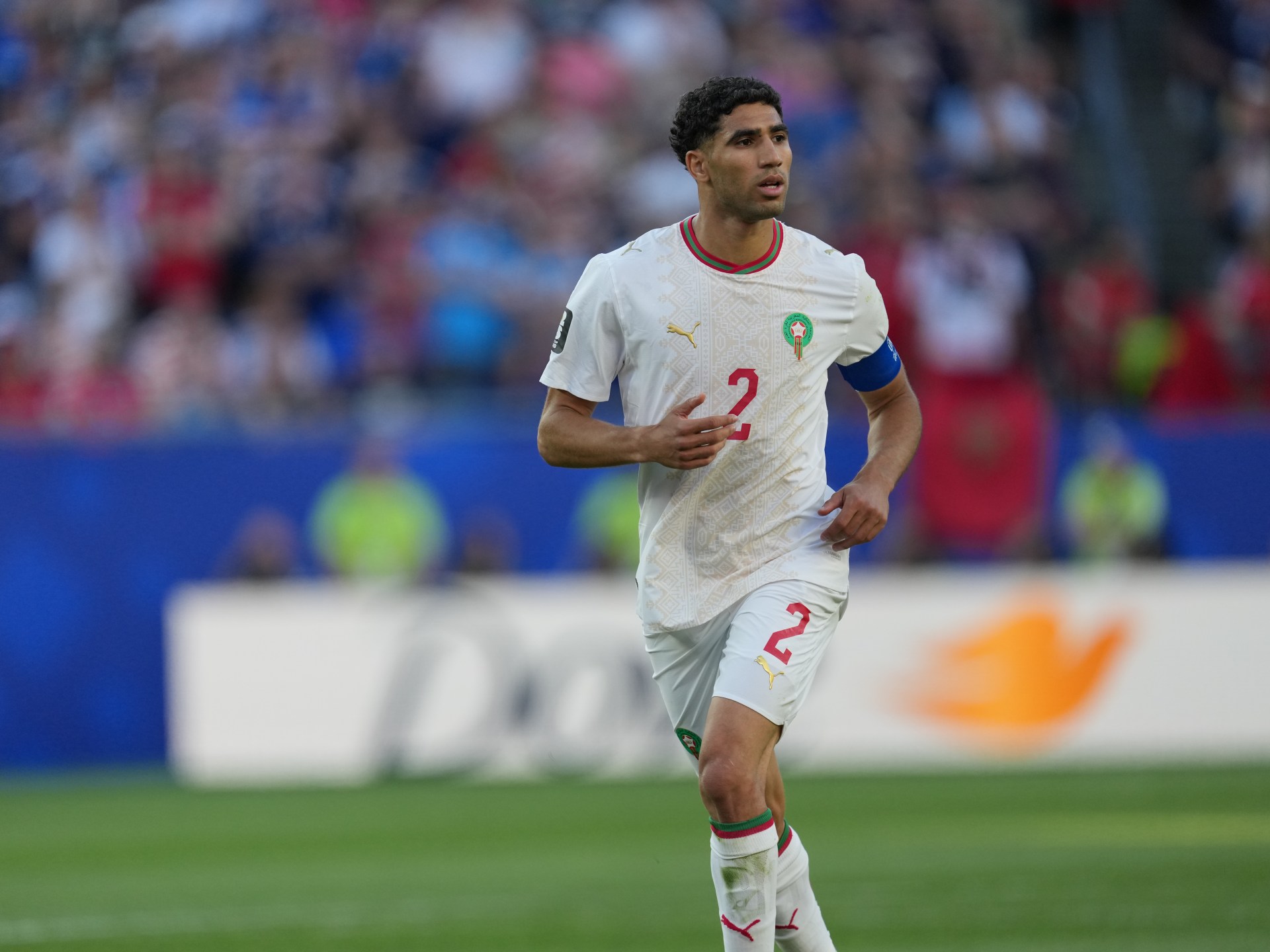 أشرف حكيمي يرتدي قفاز حراسة المرمى في تدريبات كأس العالم 2026