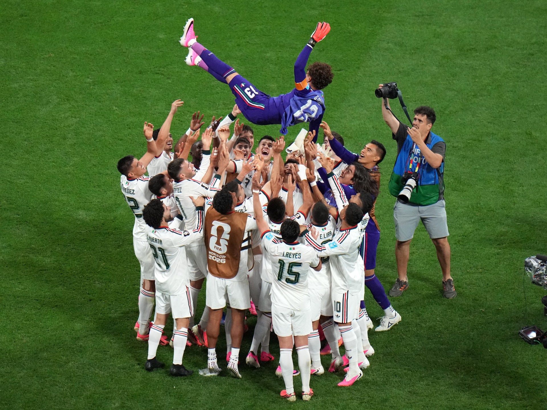 منتخب المكسيك يحتفل بتأهله التاريخي في كأس العالم 2026