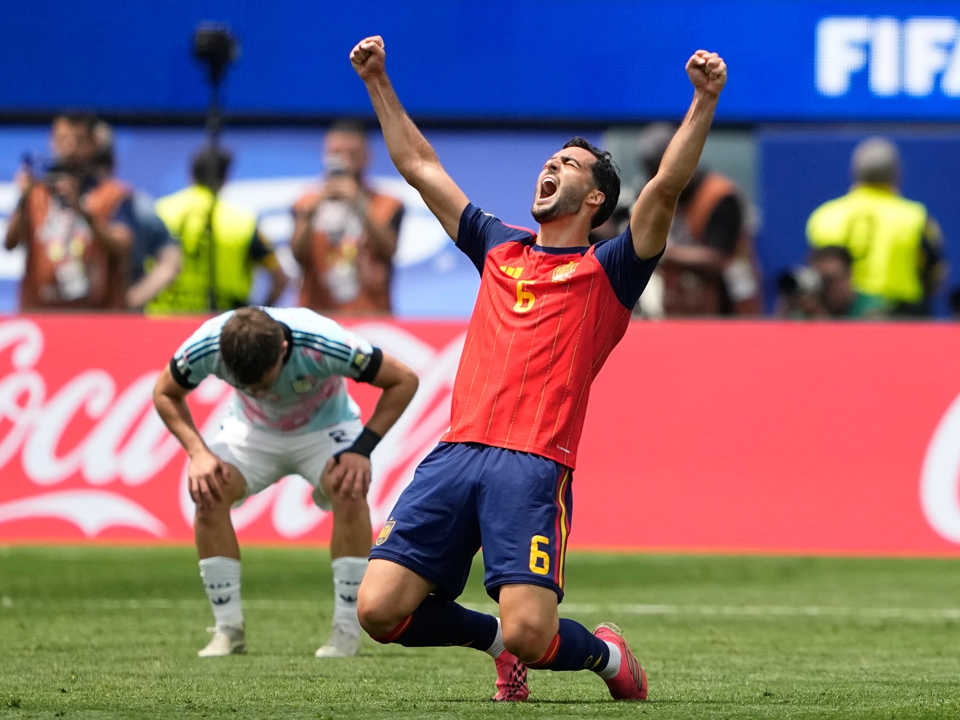 المنتخب الإسباني يحتفل بتأهله لنصف نهائي كأس العالم 2026