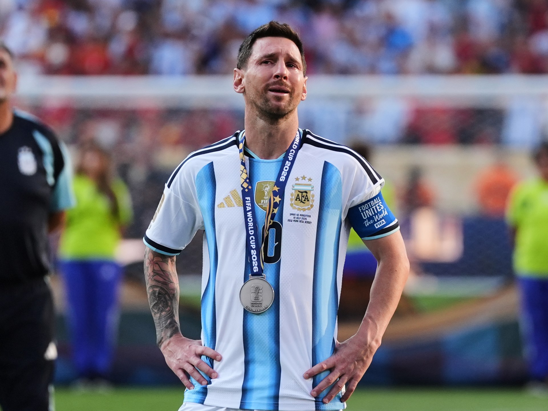 مشجع أرجنتيني حزين بعد خسارة كأس العالم 2026