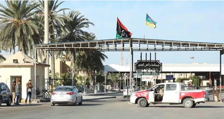 "ليبيا: إحباط تهريب 3 أجانب إلى تونس عبر معبر رأس جدير" ليبيا: إحباط محاولة تسلل 3 أجانب إلى تونس عبر معبر رأس جدير