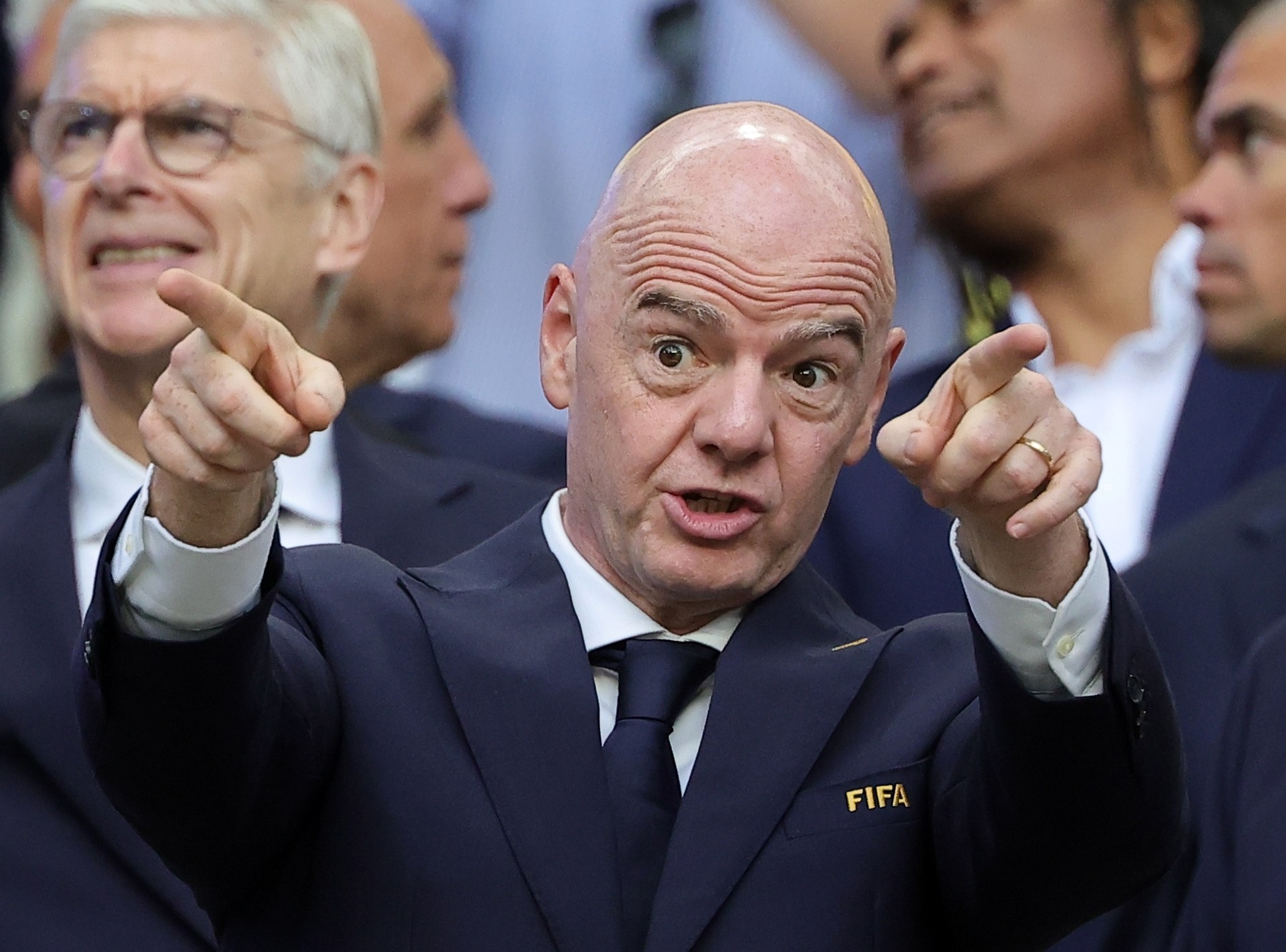 مشجعون يرفعون لافتات ضد العنصرية في كأس العالم 2026