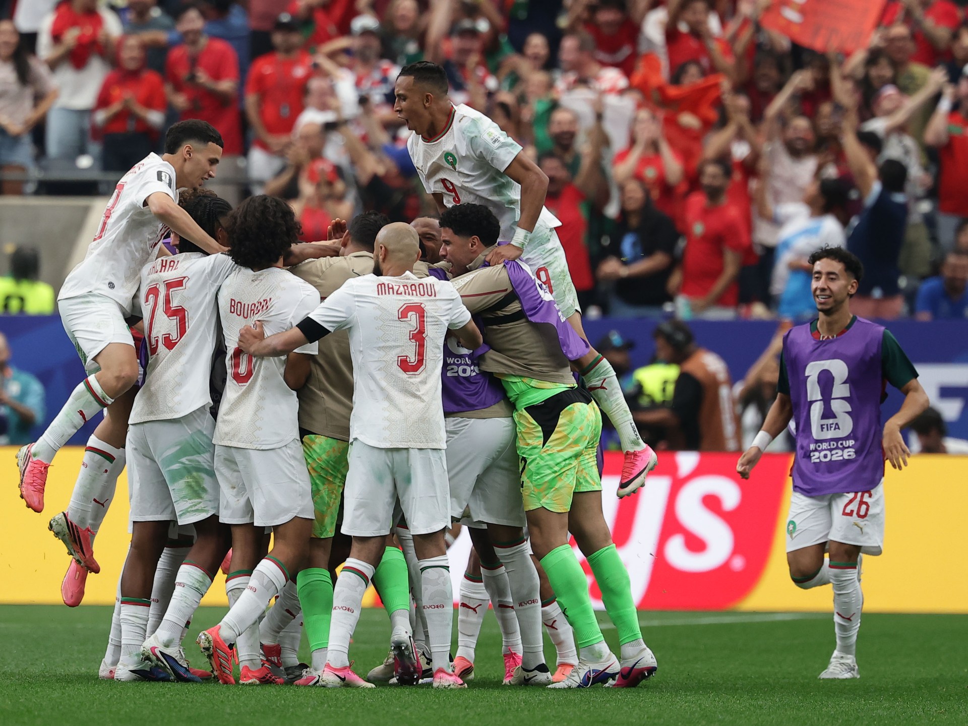 المنتخب المغربي يحتفل بتأهله لربع نهائي كأس العالم 2026