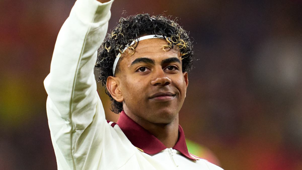 لامين يامال لاعب كرة قدم إسباني