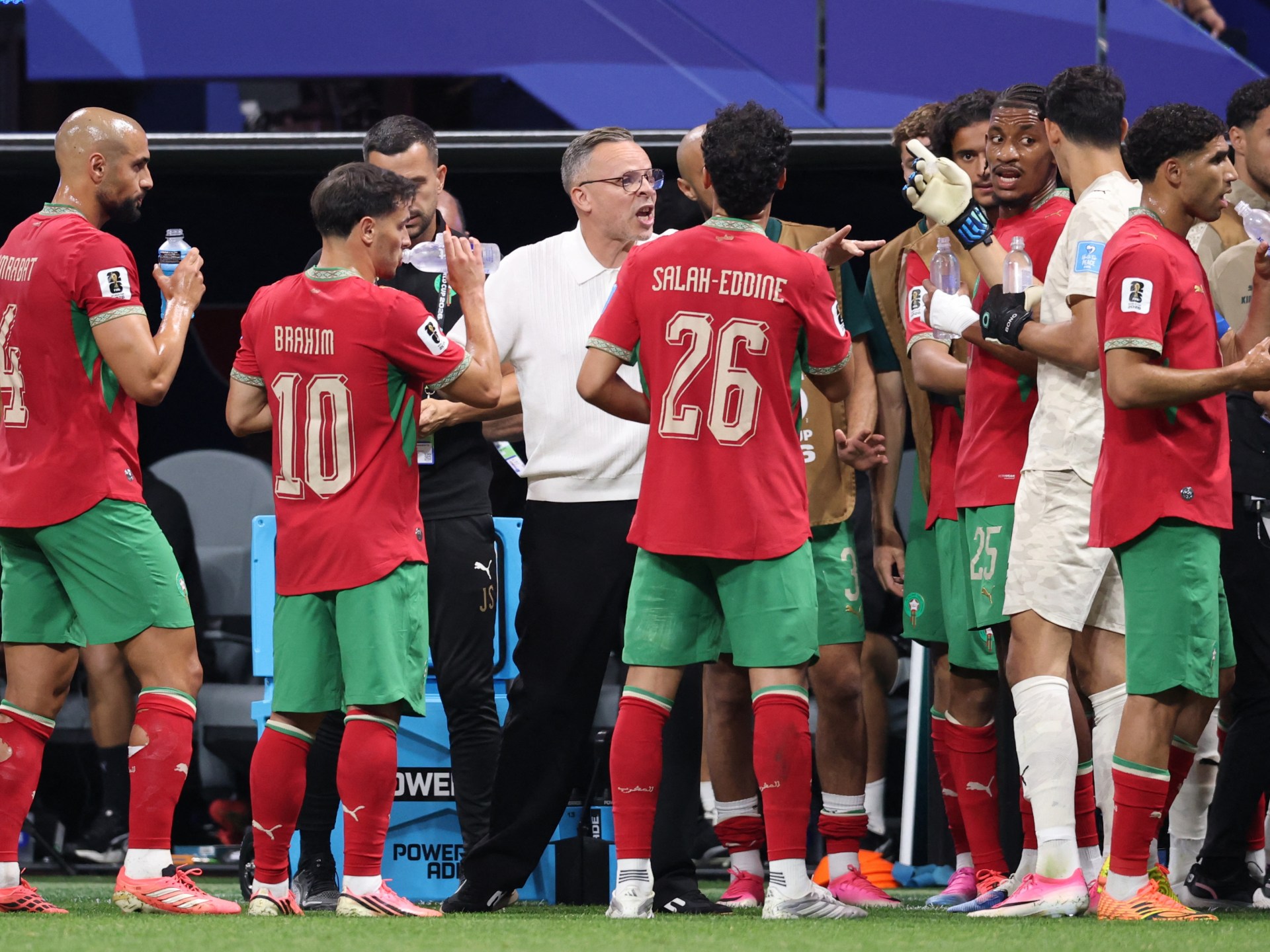 محمد وهبي مدرب المنتخب المغربي خلال تدريب أسود الأطلس لكأس العالم 2026