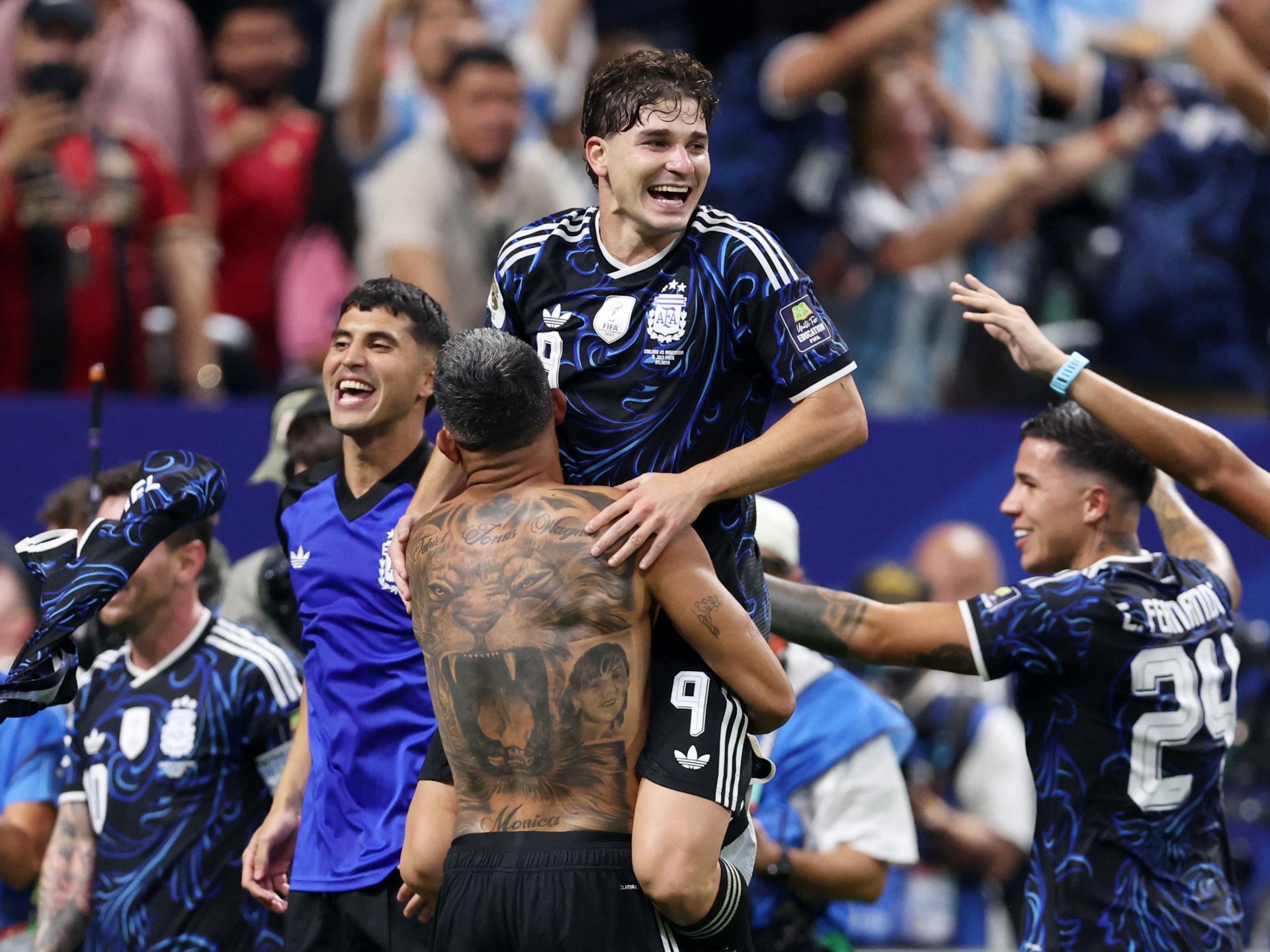 أتلتيكو مدريد يخلد اسمه في تاريخ كأس العالم 2026 بتعادل رقم يوفنتوس القياسي لاعبو أتلتيكو مدريد يحتفلون بتأهلهم لنهائي كأس العالم 2026