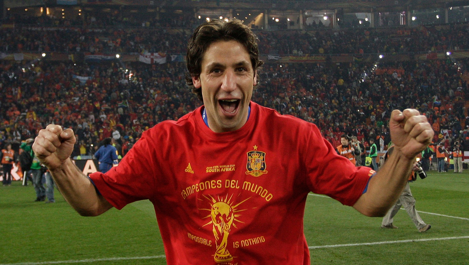 كابديفيلا يحل أزمة تأشيرته ويلتحق بمنتخب إسبانيا في نهائي كأس العالم 2026 خوان كابديفيلا يحتفل بتأهل إسبانيا لنهائي كأس العالم 2026