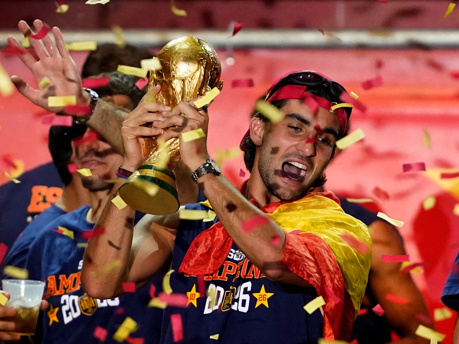 فيران توريس يرتدي قبعة ترمب في كأس العالم 2026