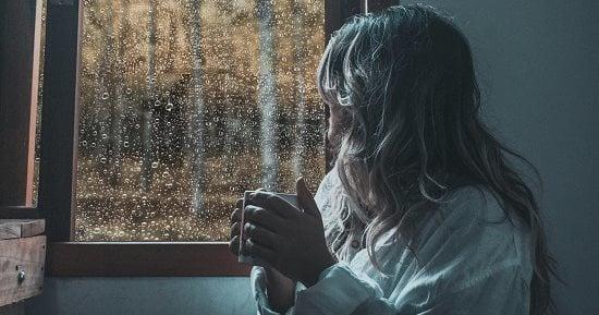 استمتع بأجواء الشتاء: 5 أفكار مدهشة لتحويل البرد والمطر إلى متعة لا تُنسى! الجو ده محتاج إيه.. 5 حاجات هتخليك تستمتع بالبرد والمطر