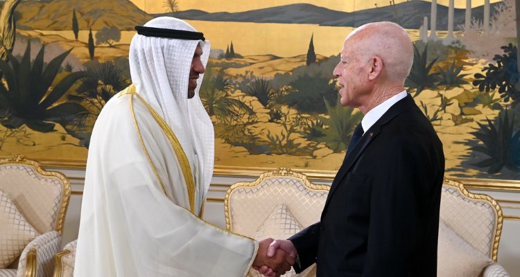 "تعزيز التعاون والشراكة: لقاء سعيّد بوزير الخارجية الكويتي يفتح آفاق جديدة لتونس والكويت" مزيد تعزيز علاقات التعاون والشراكة بين تـونس والكويت محـور لقاء سعيّد مع وزيـر الخارجيـة الكويتي