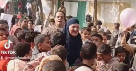 من ترك بصمة مميزة في حياتك التعليمية؟ إليك أبرز الإجابات! سألنا مين المدرس أو الإدارى اللى ترك جواك بصمة مميزة؟.. وكانت دى الإجابات