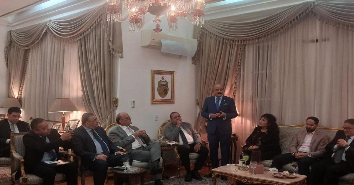 وزير الخارجية يلتقي التونسيين في مصر: تعزيز الروابط وتمتين التواصل وزير الشؤون الخارجية يلتقي الجالية التونسية بمصر