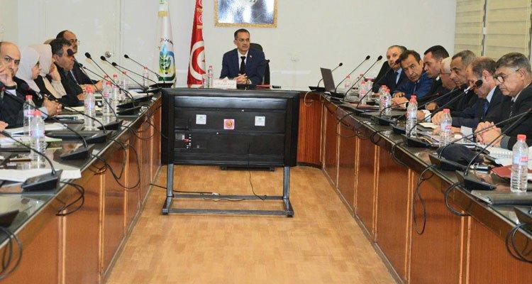 "وزير الفلاحة يشدد على أهمية تطوير منظومة الإرشاد الفلاحي لدعم الفلاحين" وزير الفلاحة يوصي بتطوير منظومة الإرشاد الفلاحي وتكثيف الإحاطة بالفلاحين